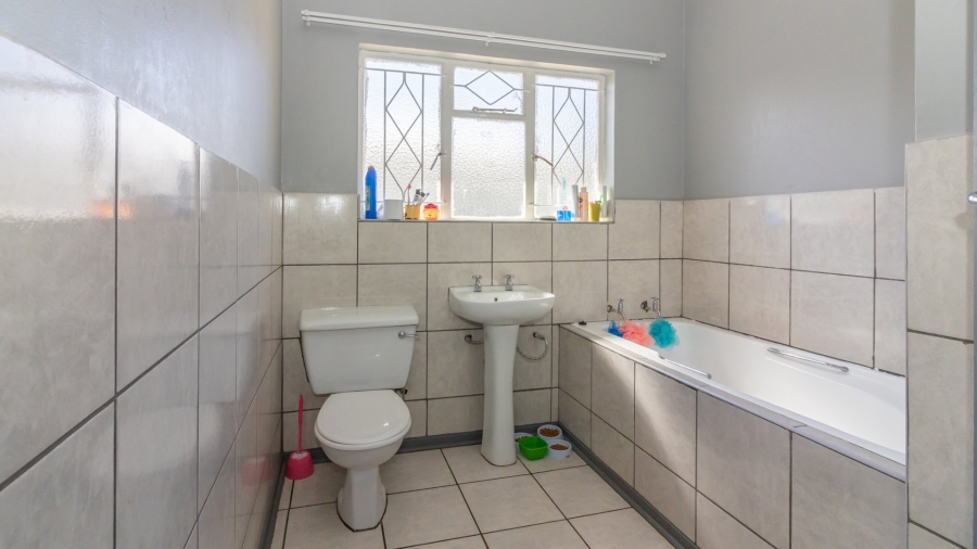 3 Bedroom Property for Sale in Kroonheuwel Free State